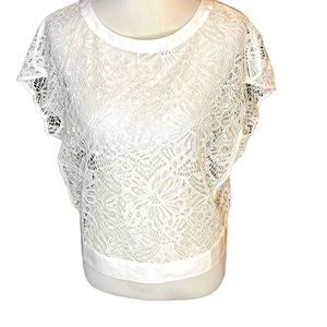 CAbi sleeveless boxy floral lace blouse w/ snap close waistband detail white XS